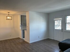 7A Hemlock Dr in Bay Shore, NY - Building Photo - Building Photo