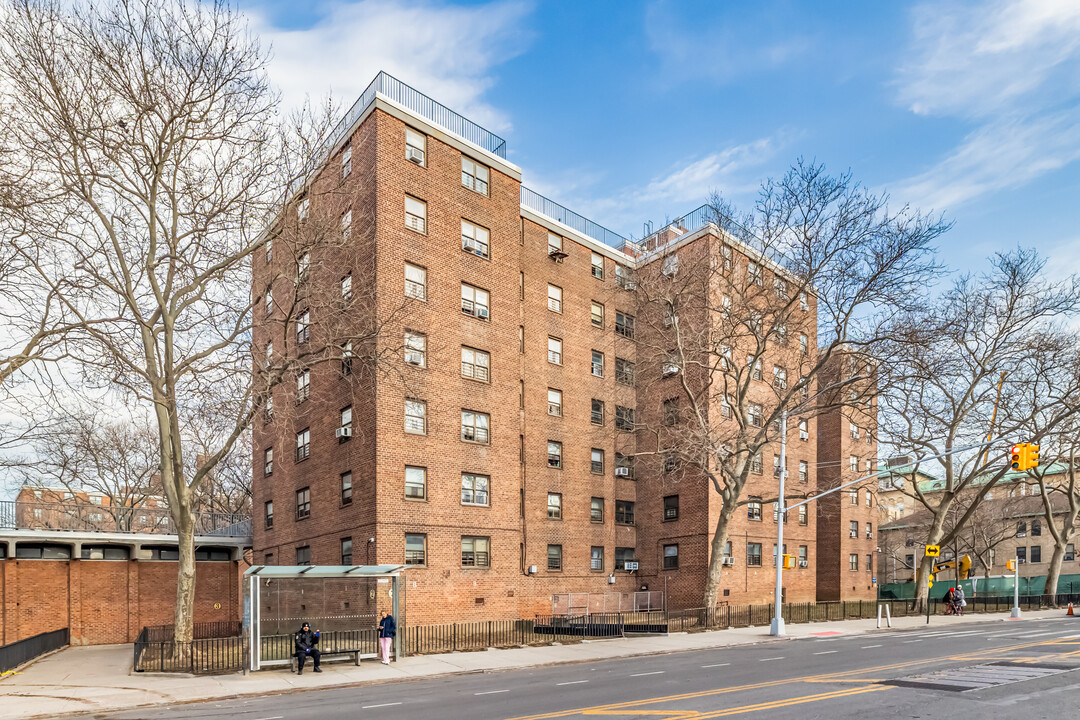 60 Kingsland Ave in Brooklyn, NY - Foto de edificio