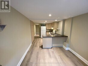 2 Rougecrest Dr in Markham, ON - Building Photo - Building Photo