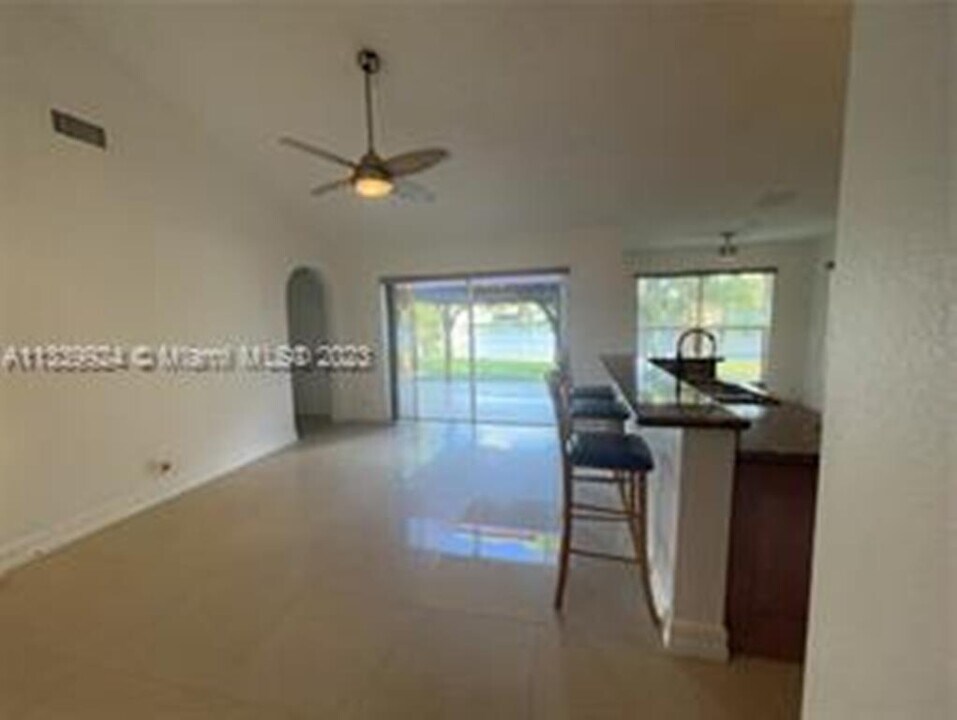 2341 Fairmont Ave in Miramar, FL - Building Photo