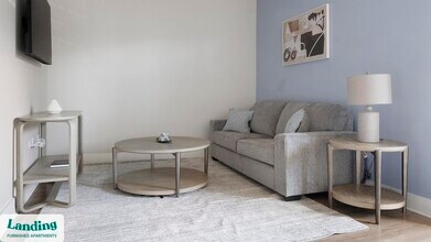 1000 Forestview Dr in Oakwood, GA - Foto de edificio - Building Photo