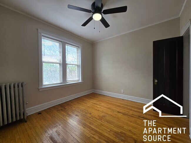 3258 W Belle Plaine Ave, Unit 3 in Chicago, IL - Building Photo - Building Photo