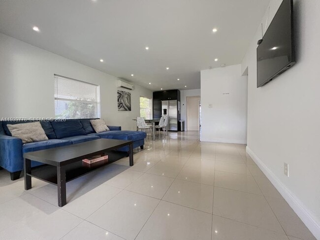 2539 Thomas St in Hollywood, FL - Building Photo - Building Photo