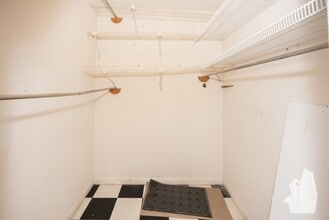 2047 N Hoyne Ave, Unit GS in Chicago, IL - Building Photo - Building Photo