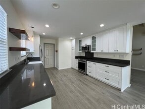 98-1830 Ka?ahumanu St in Pearl City, HI - Building Photo - Building Photo