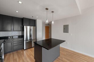 929 Portland Ave in Minneapolis, MN - Building Photo - Building Photo