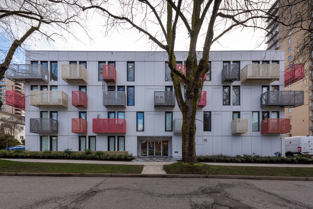 1090 Jervis St in Vancouver, BC - Building Photo