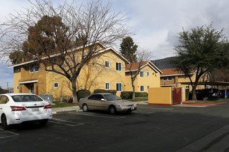 San Jacinto Village in San Jacinto, CA - Foto de edificio - Building Photo