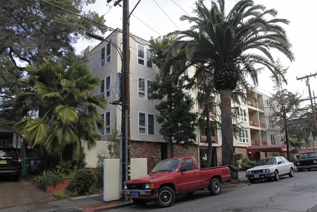 Montecito House in Oakland, CA - Building Photo - Building Photo