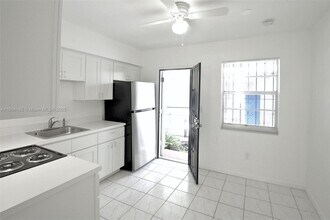 1570 NW 2nd St in Miami, FL - Building Photo - Building Photo