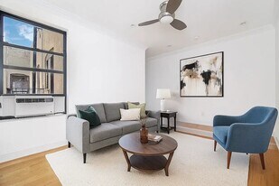 380 S 4th St, Unit 27 in Brooklyn, NY - Building Photo