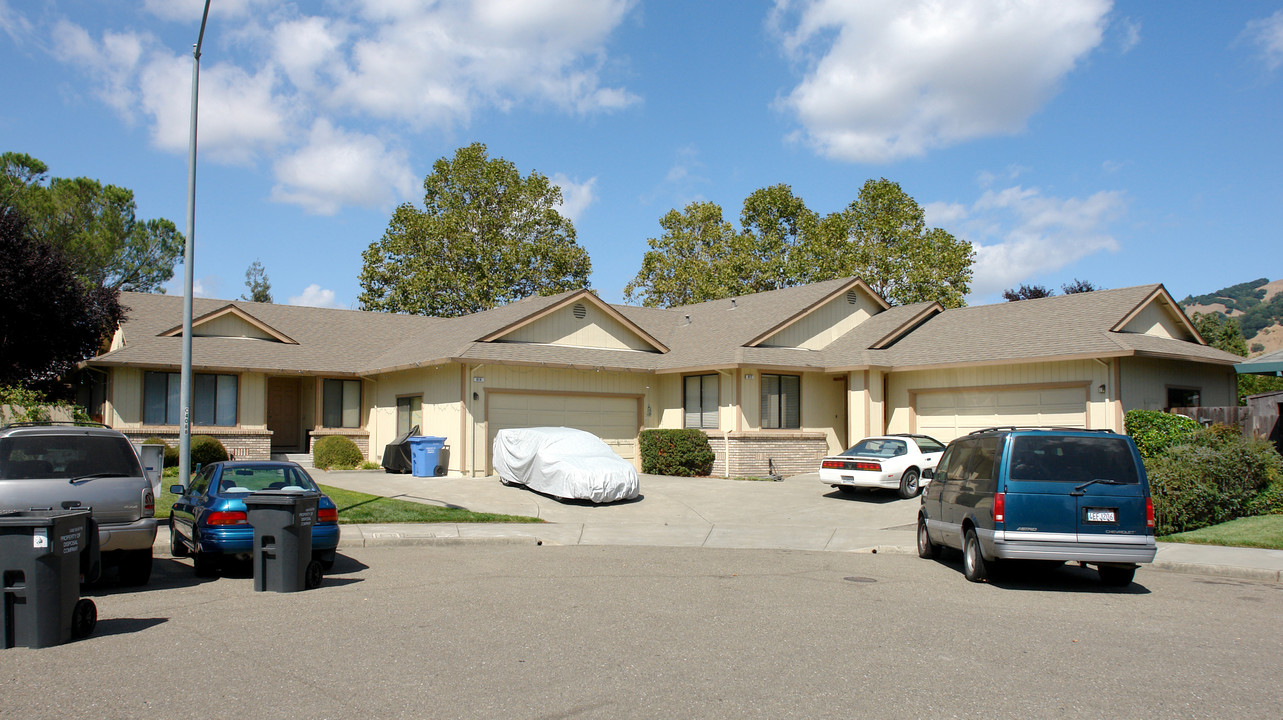 812 Swift Ct in Santa Rosa, CA - Foto de edificio