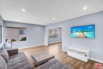 1920 Van Wick St, Unit 510 in Los Angeles, CA - Building Photo - Building Photo