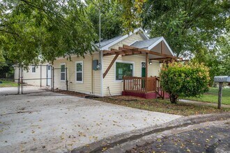 7511 Carver Ave in Austin, TX - Building Photo - Building Photo