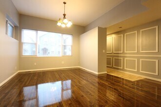 1025 W 20th Plz, Unit 1 in Chicago, IL - Building Photo - Building Photo