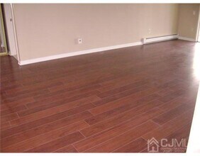 107 Chatham Dr in Monroe Township, NJ - Building Photo - Building Photo