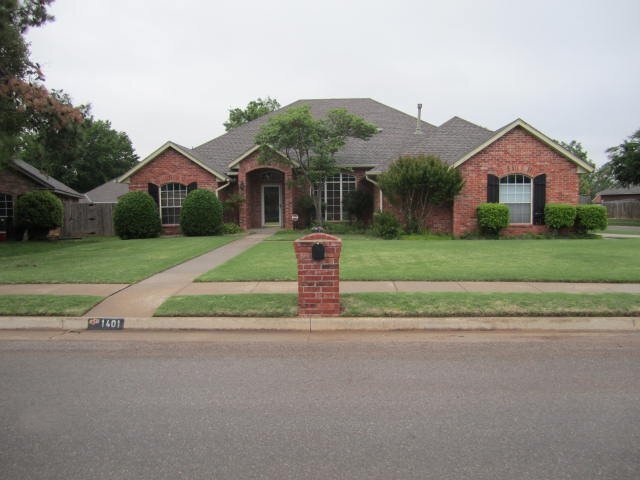 1401 Copperfield Dr in Edmond, OK - Building Photo