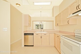 1662 Woodland Dr, Unit 4 in Rockledge, FL - Foto de edificio - Building Photo