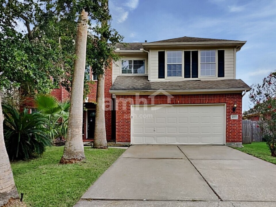 4919 Chase Wick Dr in Bacliff, TX - Building Photo