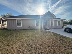 1581 Oak St in Abilene, TX - Building Photo
