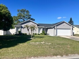 111 Rosewood Ct in Kissimmee, FL - Building Photo