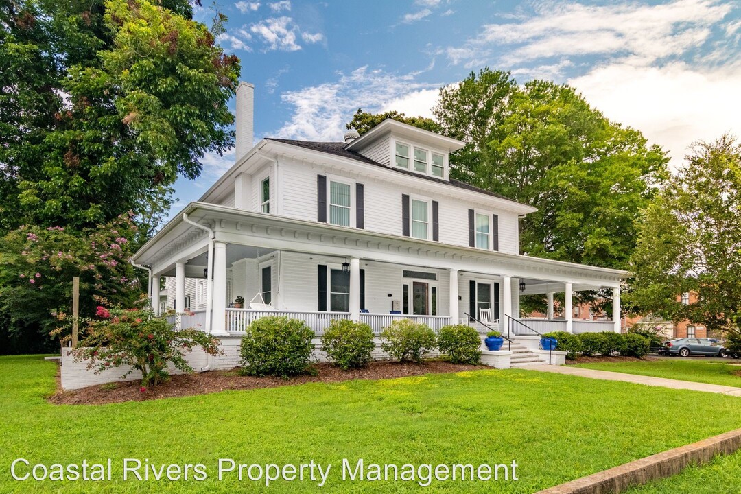 121 E 2nd St in Washington, NC - Building Photo