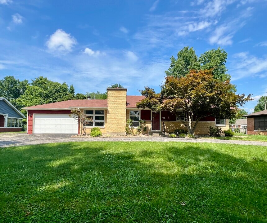 73 Forest Dr in Jeffersonville, IN - Building Photo