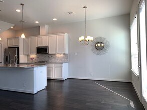 7914 Roanoke Run in San Antonio, TX - Building Photo - Building Photo