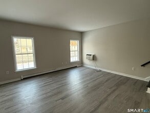 40 Marlin Dr in Norwalk, CT - Foto de edificio - Building Photo