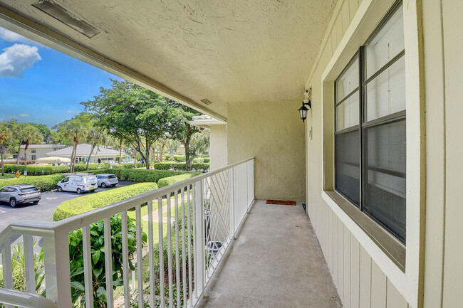 18 Westgate Ln in Boynton Beach, FL - Building Photo - Building Photo