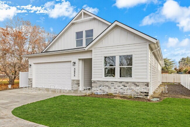4654 N Maple Grove Rd in Boise, ID - Building Photo - Building Photo