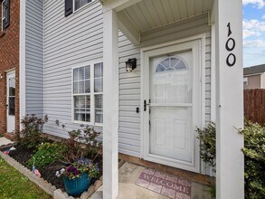 100 Pinegrove Ct in Jacksonville, NC - Building Photo - Building Photo