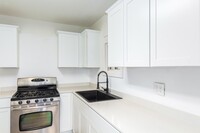 2109 E Sheridan St, Unit Studio photo'