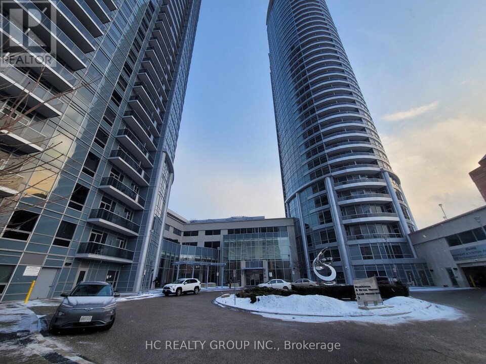 125-2125 Village Green Square in Toronto, ON - Building Photo