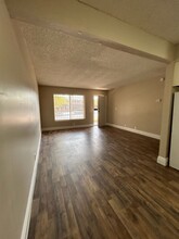 615 S Royal Crest Cir in Las Vegas, NV - Building Photo - Building Photo