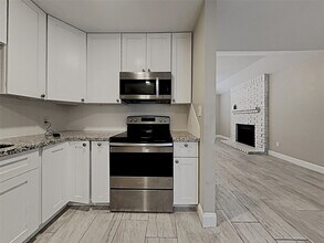 14020 Schroeder Rd in Houston, TX - Building Photo - Building Photo