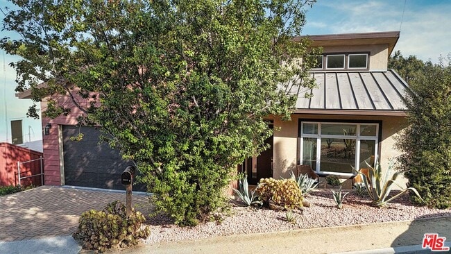 2068 Cerro Gordo St in Los Angeles, CA - Building Photo - Building Photo