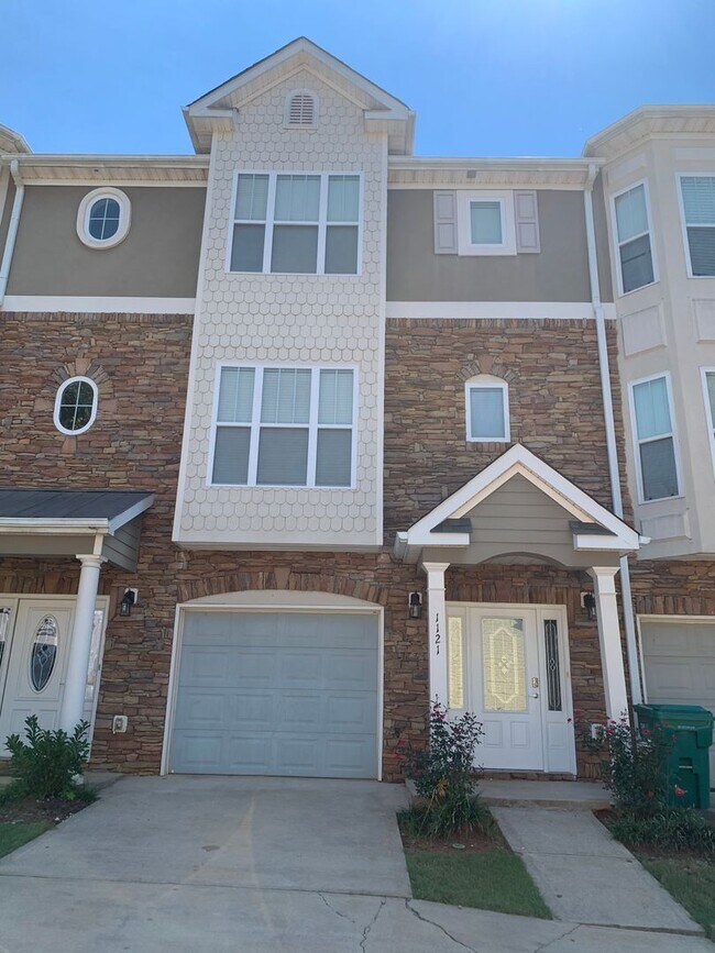 property at 1121 Red Bud St