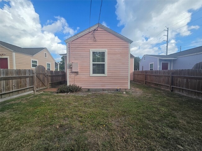 5307 O Ave in Galveston, TX - Foto de edificio - Building Photo