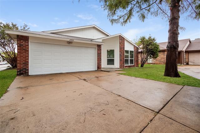2905 Forest Creek Dr in Fort Worth, TX - Building Photo