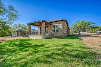 302 Parallel Cir in Marble Falls, TX - Building Photo - Building Photo