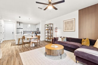 1800 Broadway in San Antonio, TX - Foto de edificio - Building Photo