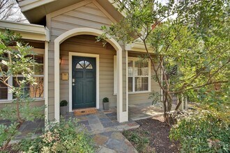 1909 Winsted Ln in Austin, TX - Foto de edificio - Building Photo