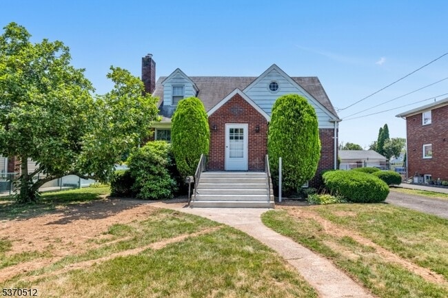 124 Franklin St in Elmwood Park, NJ - Building Photo - Building Photo