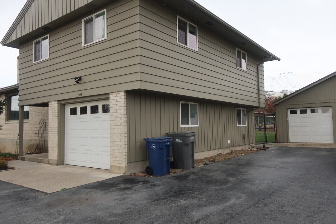 1312 N Western Ave in Wenatchee, WA - Foto de edificio