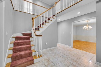 27 Blackberry Dr E in Stamford, CT - Building Photo - Building Photo