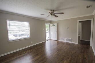 1109 Edgefield Dr in Garland, TX - Foto de edificio - Building Photo