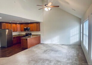 46 Islip Ave in Islip, NY - Foto de edificio - Building Photo