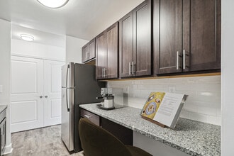Rolling Park Apartments in Windsor Mill, MD - Foto de edificio - Building Photo