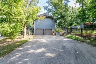 2013 S Deerborn Cir in Columbia, MO - Building Photo - Building Photo